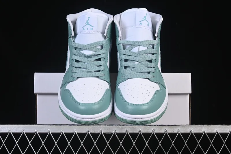 All categories Air Jordan Jordan series basketball shoes Air Jordan 1 Mid G version pure original Air Jordan 1 Mid "Jade Smoke" AJ1 Joe 1 smoke gray jade BQ6472-138